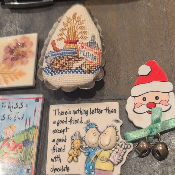 Assorted Decorative Magnets Set - Picture 3 of 10